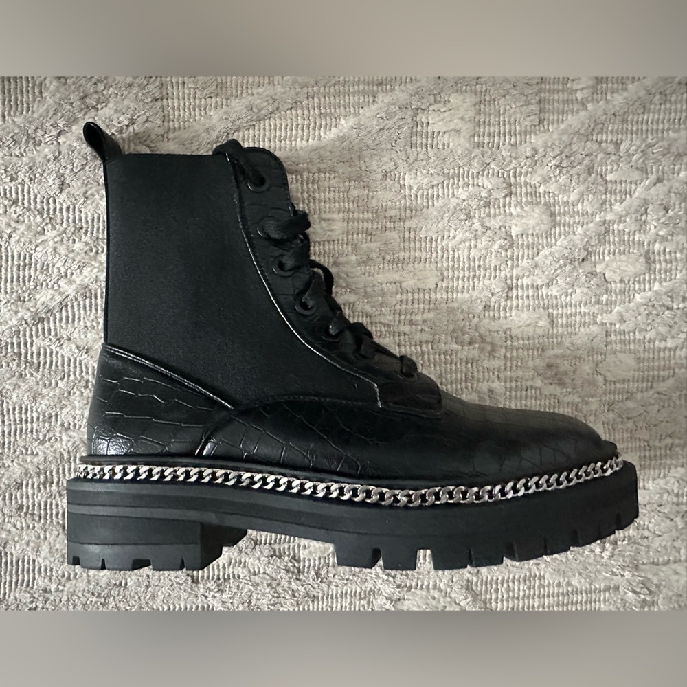 Black Chain-Detail Princess Polly laced up shoes, new size 8